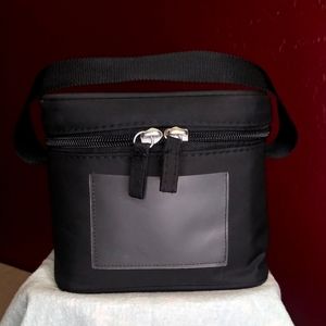 Medela Breast Milk Cooler and Transport Set: Contoured Ice Pack, Cooler Carrier